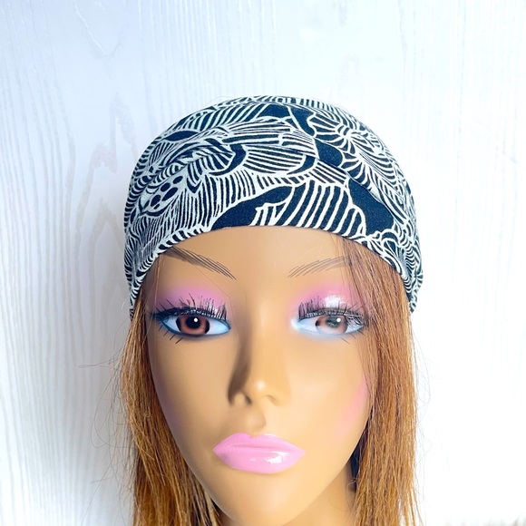 Black & White Abstract Jersy Knit WideTwisted Headband, Spring Headwraps - Picture 7 of 7